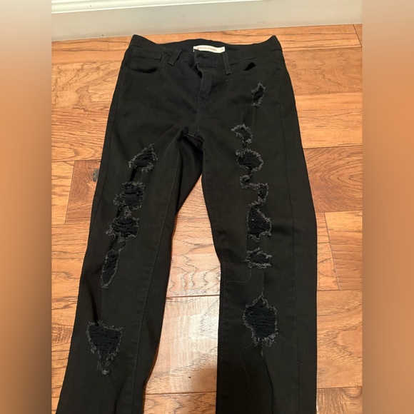 Black Distressed Levi’s Jeans - Picture 3 of 4